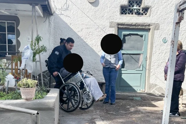 Rescatan a adulta mayor en abandono en San Lázaro