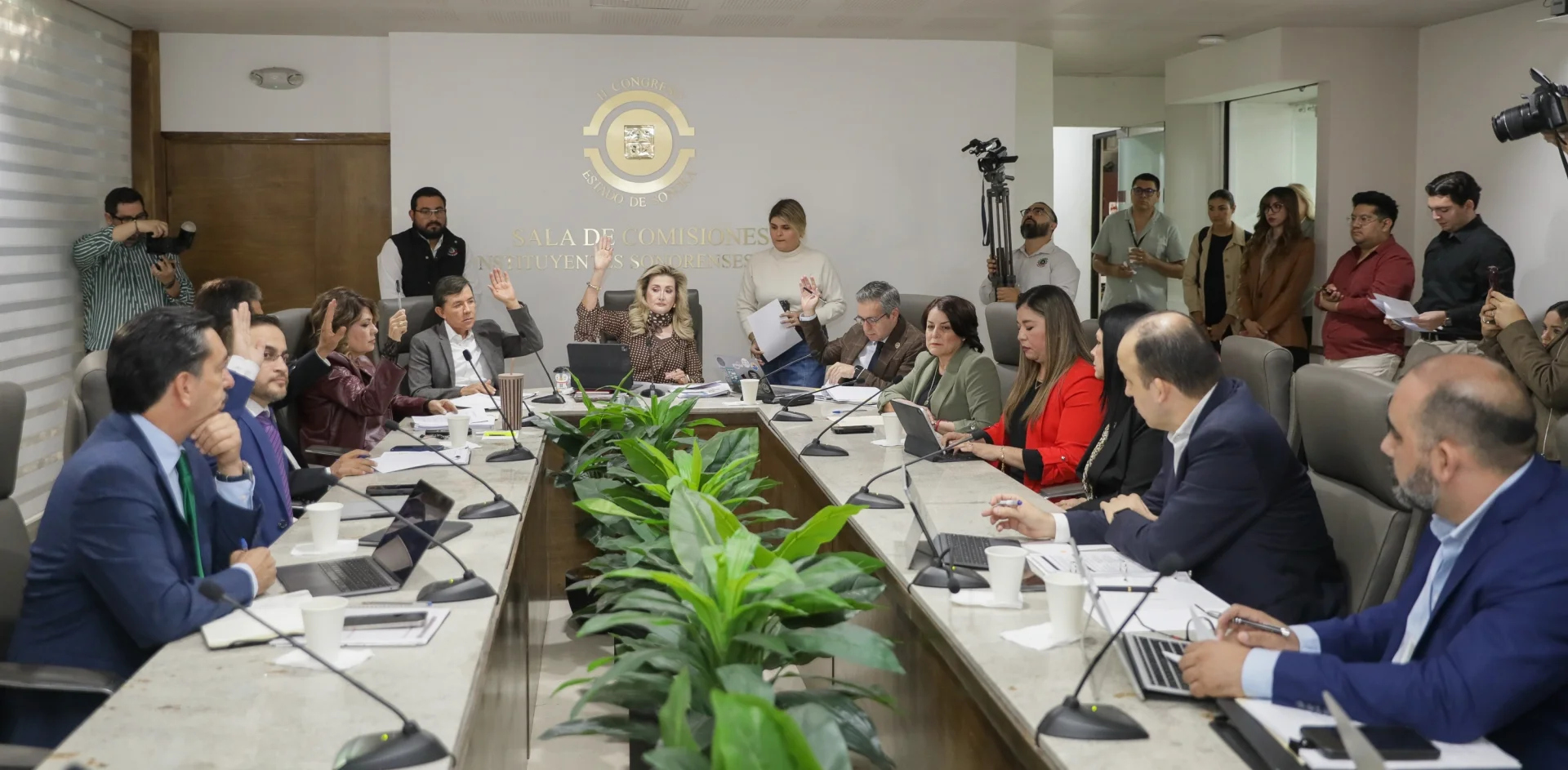 Avalan en Comisión presupuesto estatal 2026; oposición denuncia insuficiencias