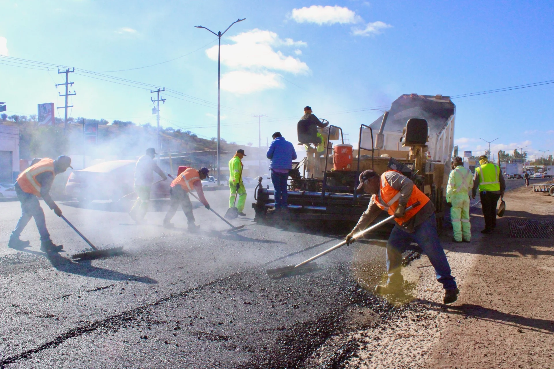 Avanza plan de bacheo en 18 colonias y se alistan nuevas etapas de reparación
