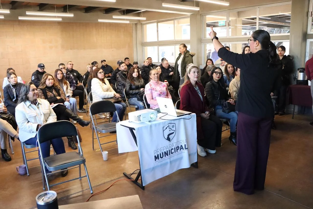 Ayuntamiento fortalece la atención inclusiva con taller de Lengua de Señas Mexicanas