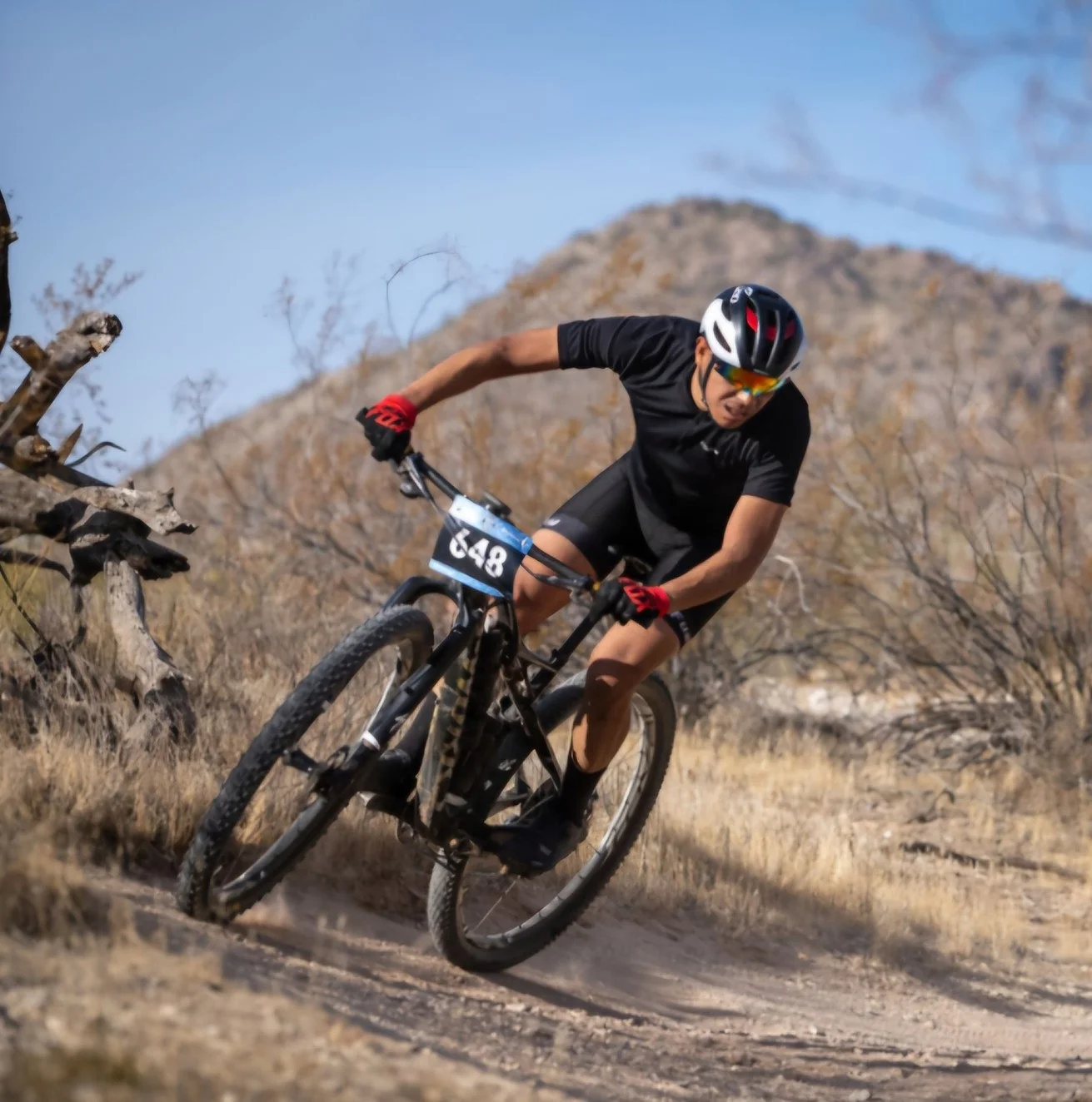 Dorian Arellano inspira a jóvenes tras 10 años de disciplina y éxito en el ciclismo