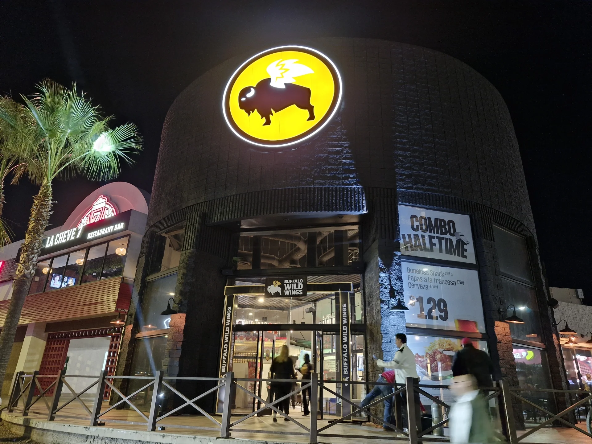Llega Buffalo Wild Wings a Nogales, apuesta al desarrollo económico y empleos