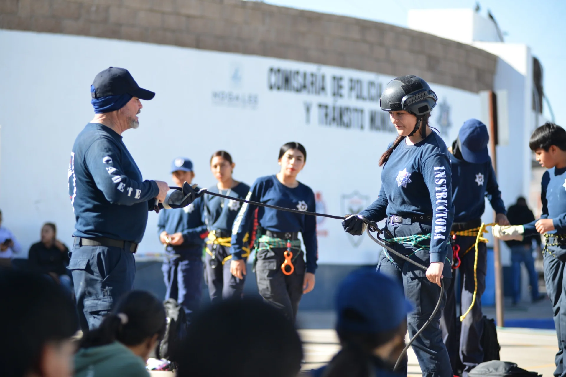 Capacitan en rapel seguro al Heptatlón