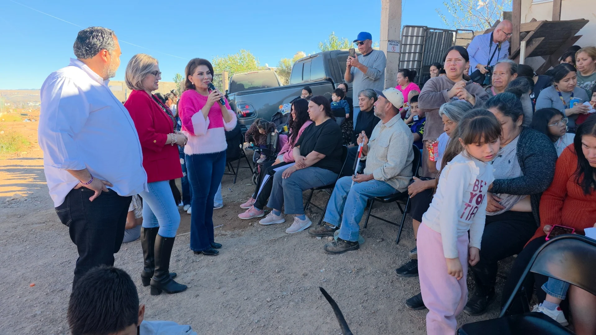 Atiende Lorenia Valles convivencias navideñas