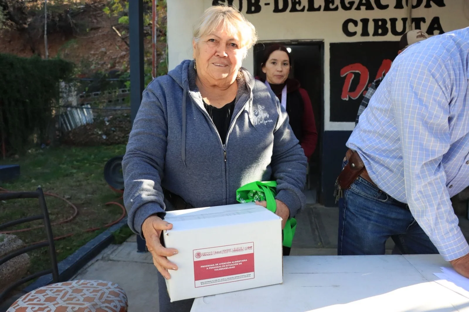 Programas del DIF benefician a familias vulnerables y adultos mayores en Nogales