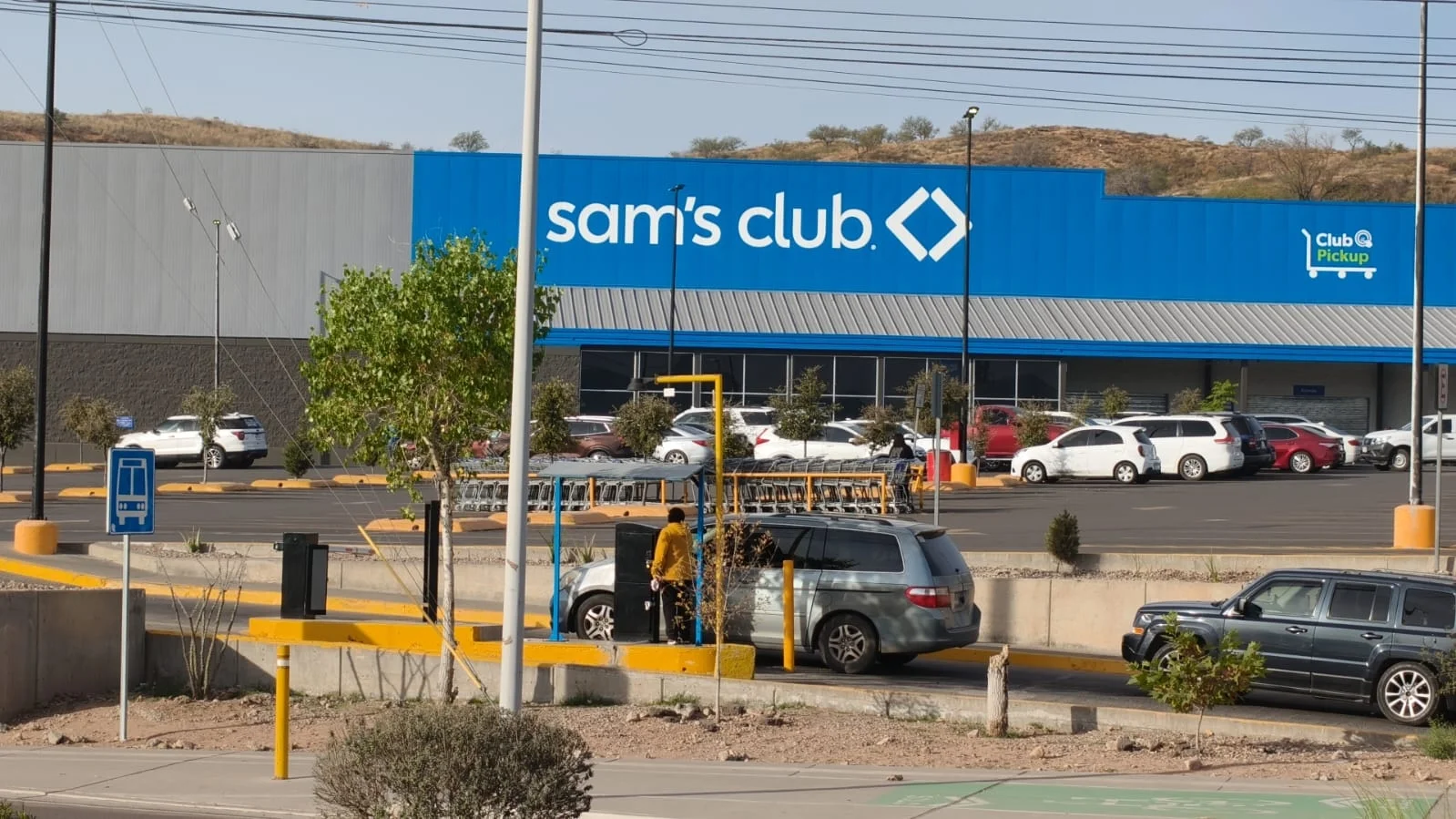 Arrojan ropa a transformador y provocan corto e incendio en Sam’s Club