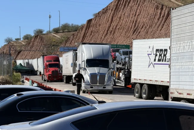 Nogales mantiene flujo peatonal al alza mientras el comercio de carga registra fuertes retrocesos