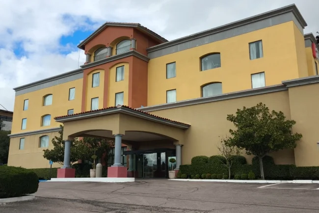 Otro incidente de intoxicación en el Fiesta Inn: solventes en el aire