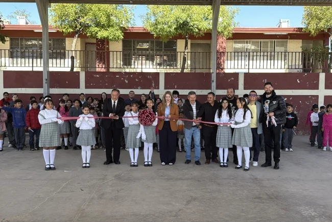 Mejoran accesibilidad en escuelas de Nogales; instalan rampas, barandales y tejabanes
