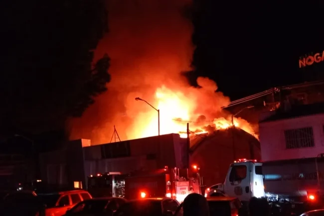 Arde local abandonado en la frontera de Nogales