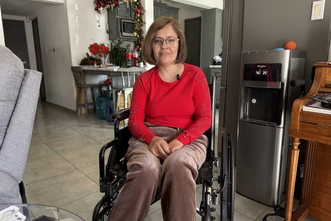 Perdió su silla de ruedas y Nogales respondió: una cadena de apoyo la ayuda a recuperarse