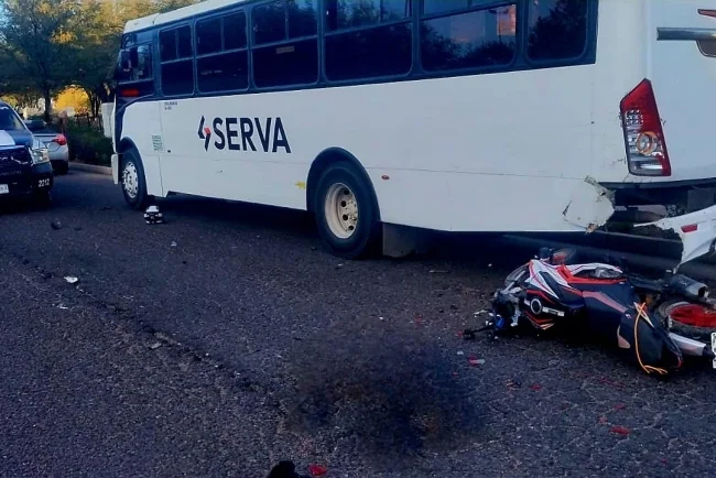 Fatal accidente en Nuevo Nogales: motociclista pierde la vida al estrellarse contra camión