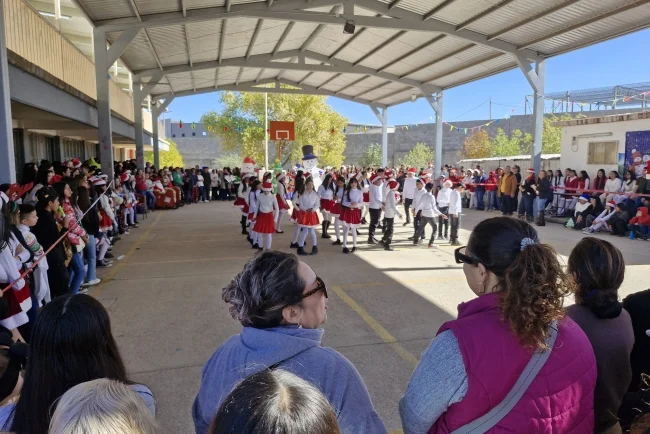Secundaria “Juventino Vázquez Romo” fortalece su tradición con emotivo festival navideño