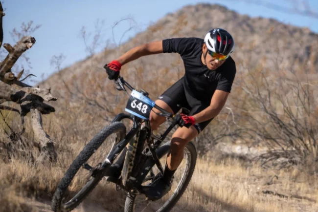 Dorian Arellano inspira a jóvenes tras 10 años de disciplina y éxito en el ciclismo