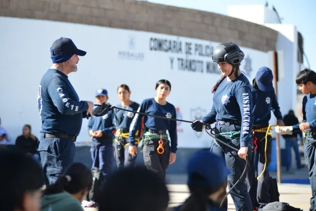 Capacitan en rapel seguro al Heptatlón