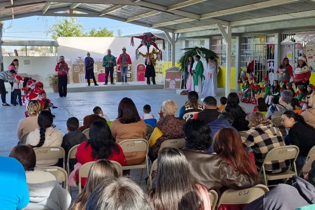 Niñas y niños de kínder en Lomas de Fátima reviven tradiciones navideñas con pastorela viviente