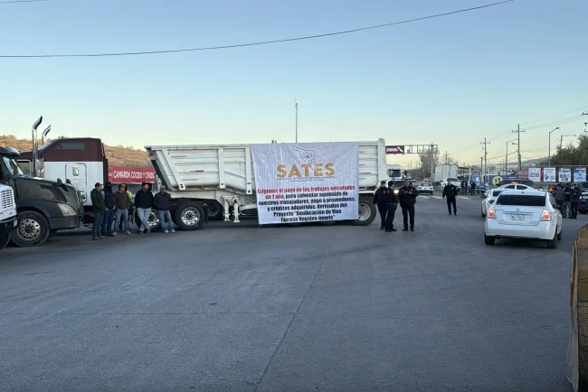 Tras bloqueos carreteros, acuerdan pagos a trabajadores del ferrocarril