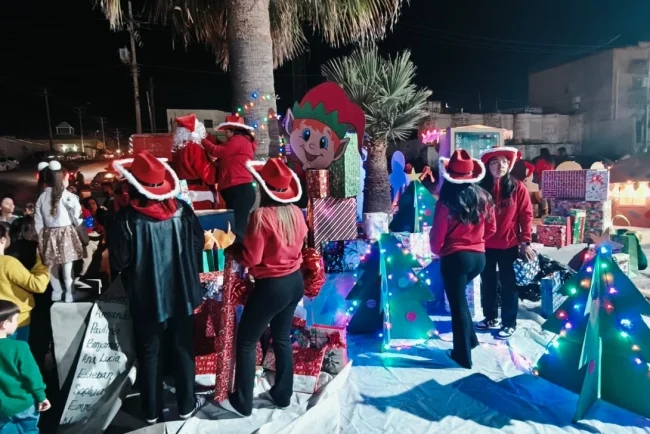 Magia y tradición iluminan el encendido del árbol en el IBJEM