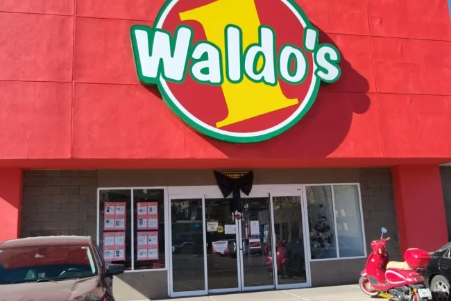 A puerta cerrada, Waldo’s inicia reacondicionamiento de tiendas en Nogales