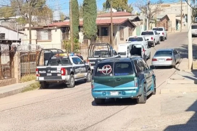 Hallan cadáver envuelto en cobija sobre la vía pública en Nogales