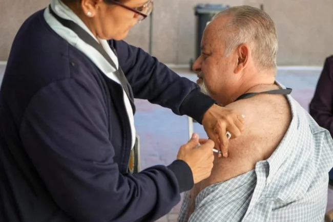 Llama Salud Sonora a reforzar vacunación invernal ante variante de influenza A H3N2