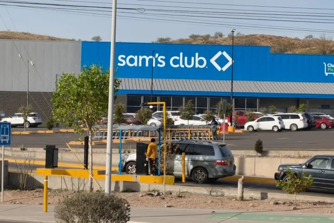 Arrojan ropa a transformador y provocan corto e incendio en Sam’s Club