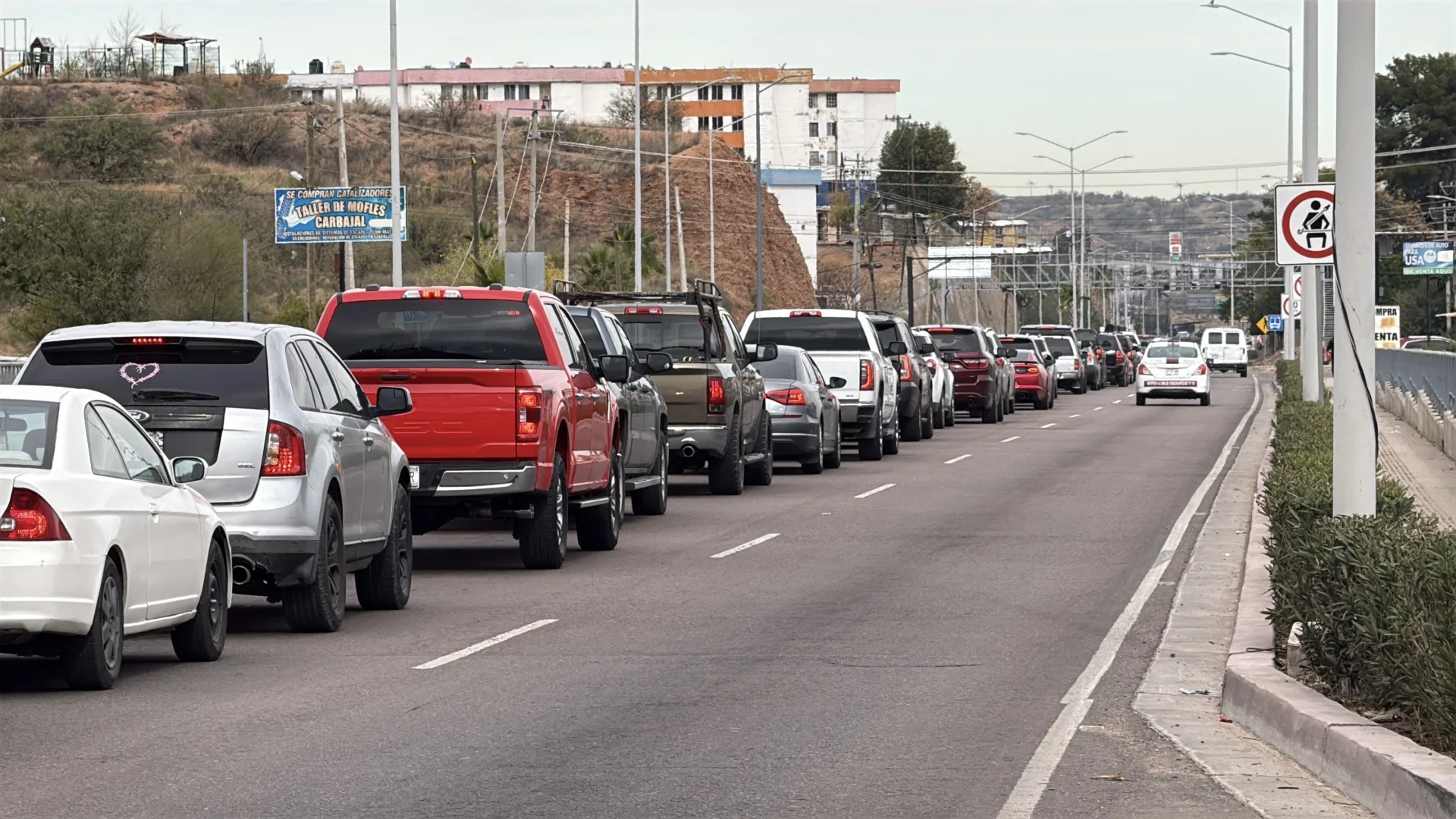 Reportan largas filas hacia Estados Unidos