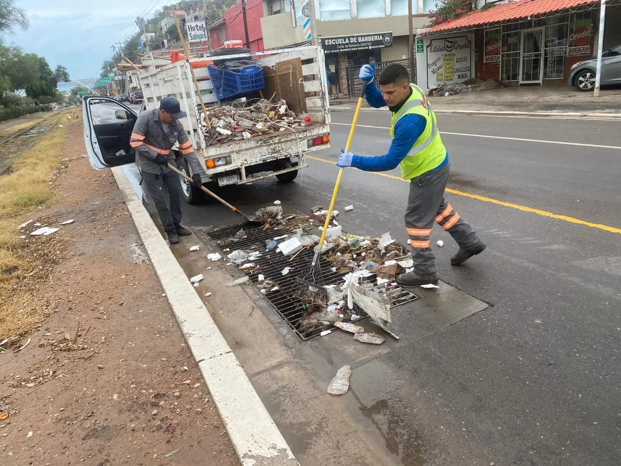 Sabarriendo cierra 2025 con limpieza masiva y rescate de parques en Nogales