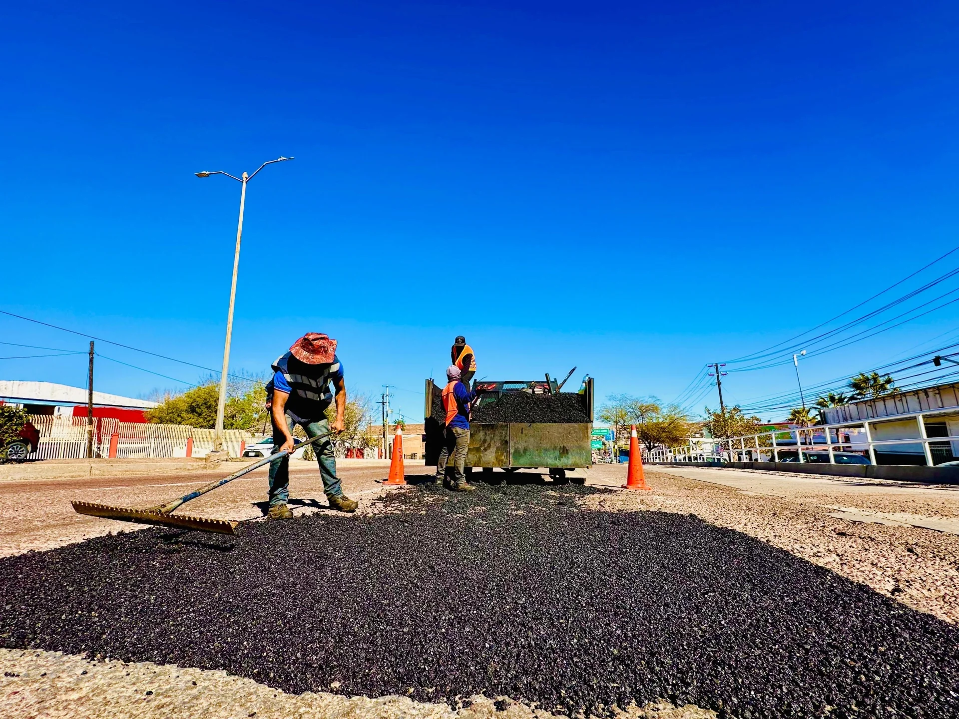 Gobierno municipal intensifica trabajos de bacheo y mantenimiento vial
