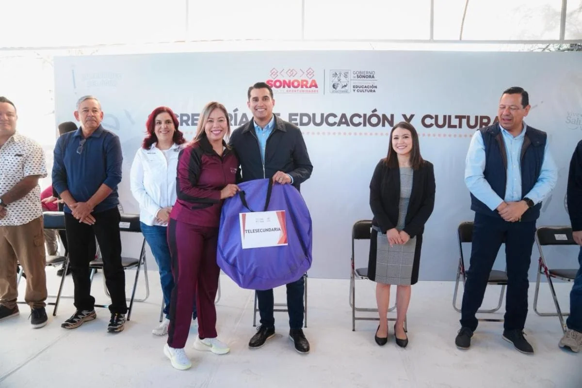 Entregan material deportivo a docentes de Educación Física