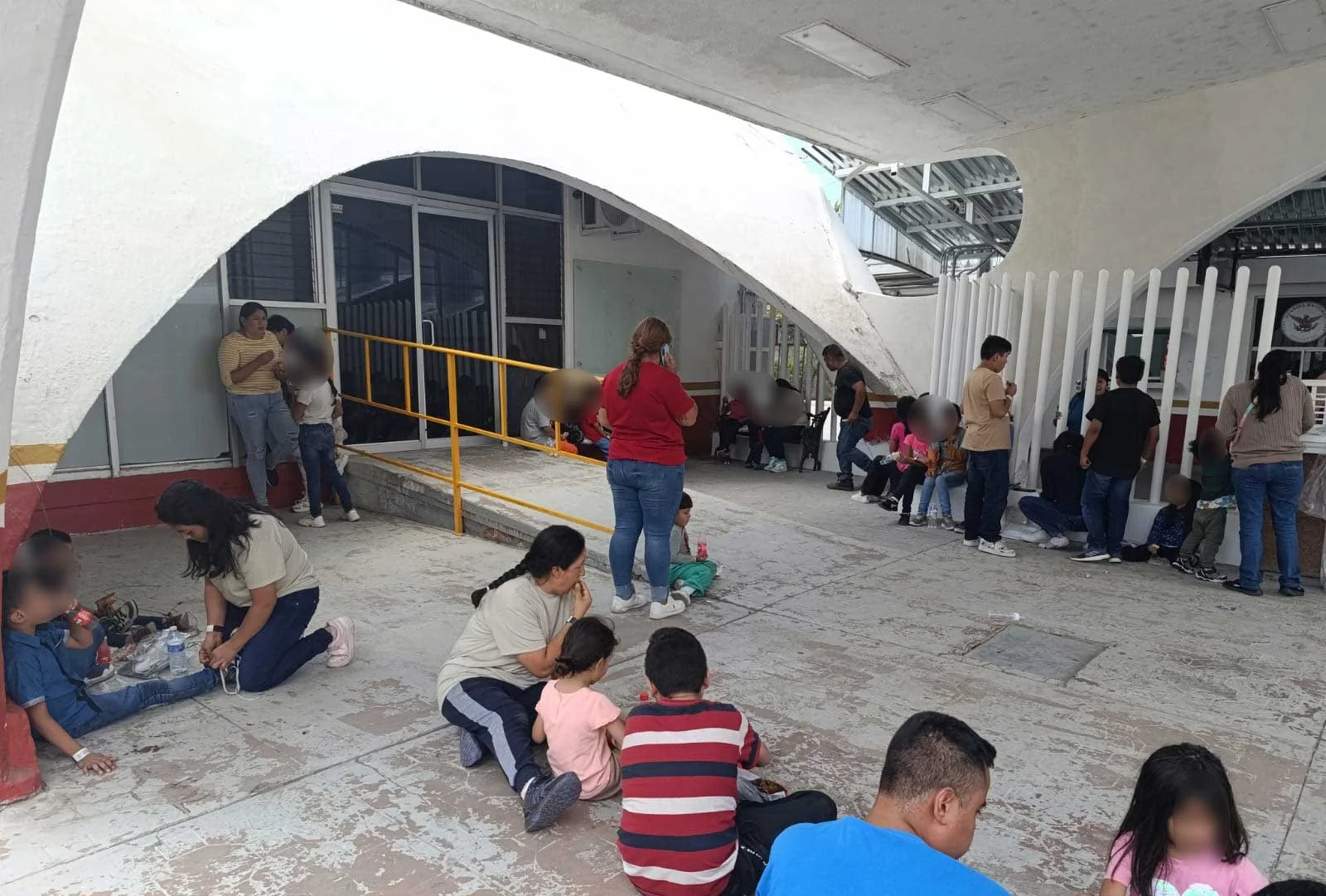 Migrantes quedan varados en la frontera ante endurecimiento de políticas migratorias