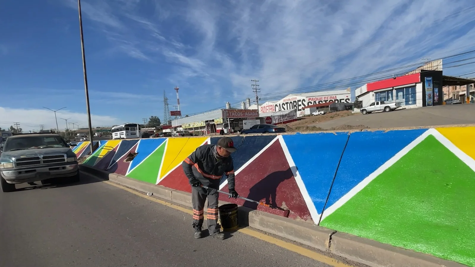 Embellecen Nogales con pintura y mantenimiento en camellones