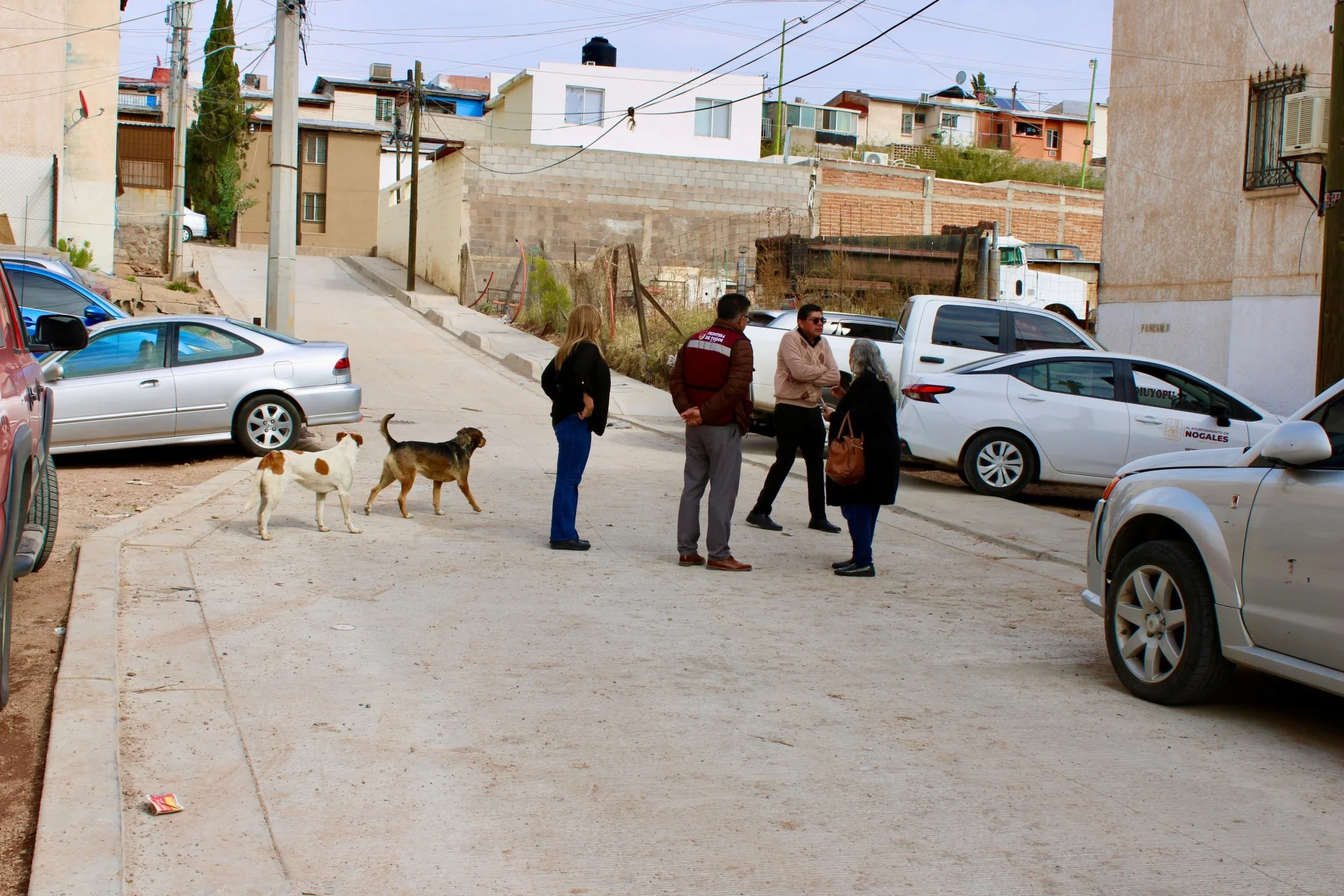 Tras más de 30 años de espera, entregan pavimentación en Colinas del Yaqui