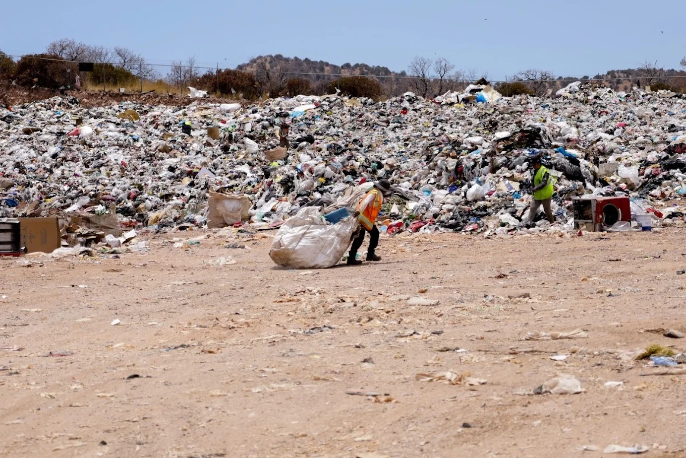 Juan Gim Nogales aclara cobros en el relleno sanitario y anuncia ordenamiento interno