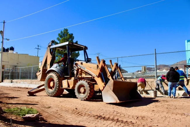 Con concreto hidráulico transforman vialidades de la colonia Colosio