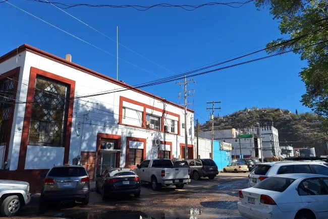 Acercan apoyo económico a jefas de familia en Colinas del Sol