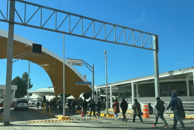 Flujo estable de mexicanos deportados se mantiene en frontera de Nogales