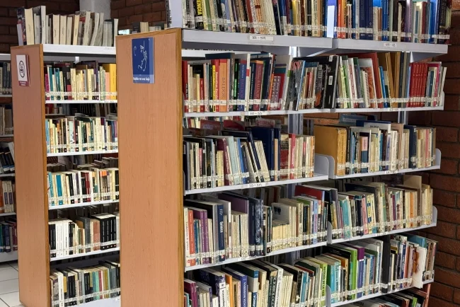 Buscan transformar la biblioteca en un espacio de diálogo y pensamiento crítico