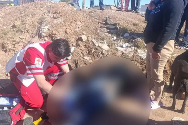 Grave motociclista tras impactarse contra pick up en calle Ónavas