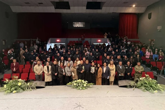 Gobierno Municipal de Nogales entrega galardón al Policía del Año 2025