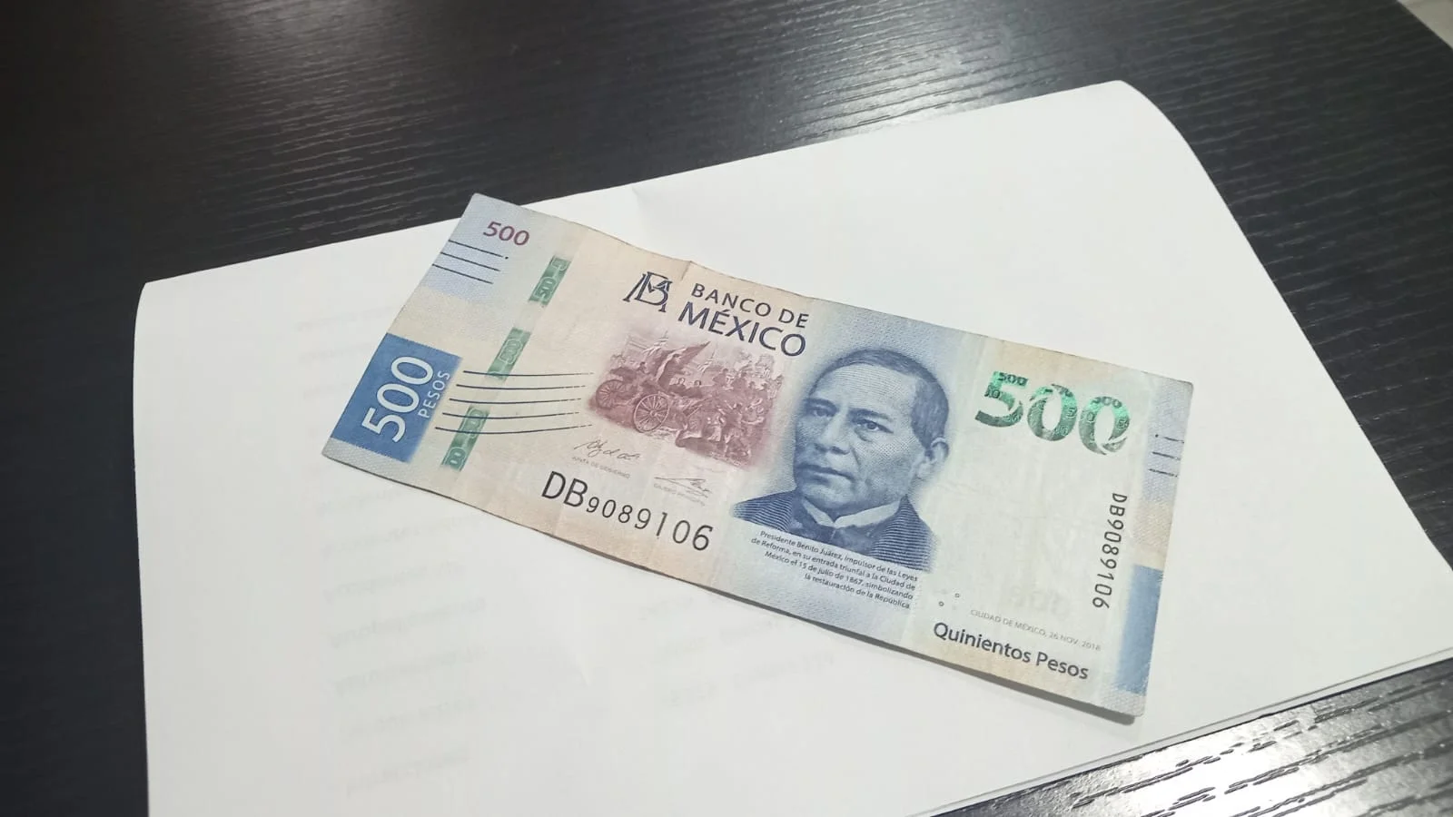 Detectan pago con billete falso en gasolinera y conductor se da a la fuga