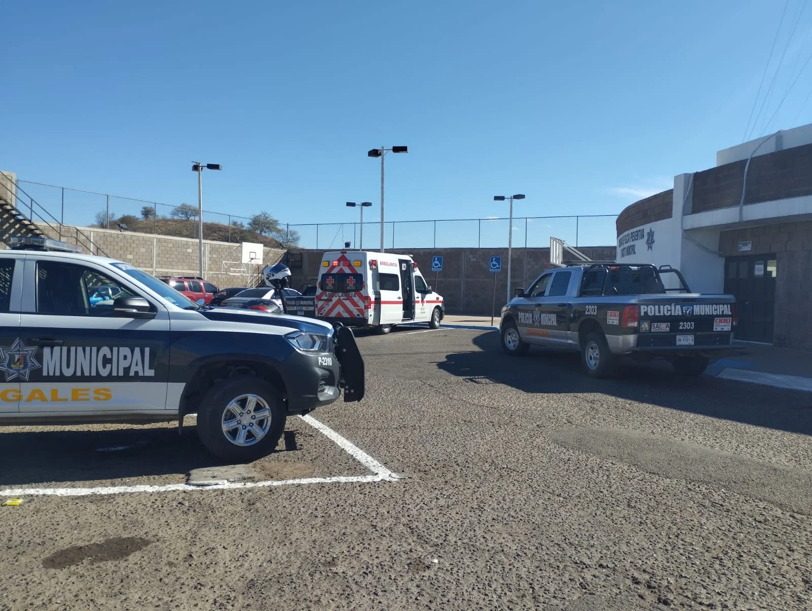 Policía captura a hombre en posesión de fentanilo tras escandalizar en zona turística