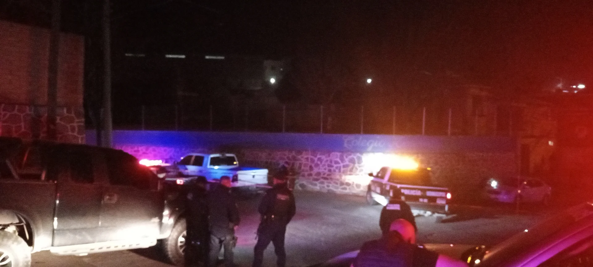 Aseguran a menor en posesión de droga tras reporte de sujetos sospechosos