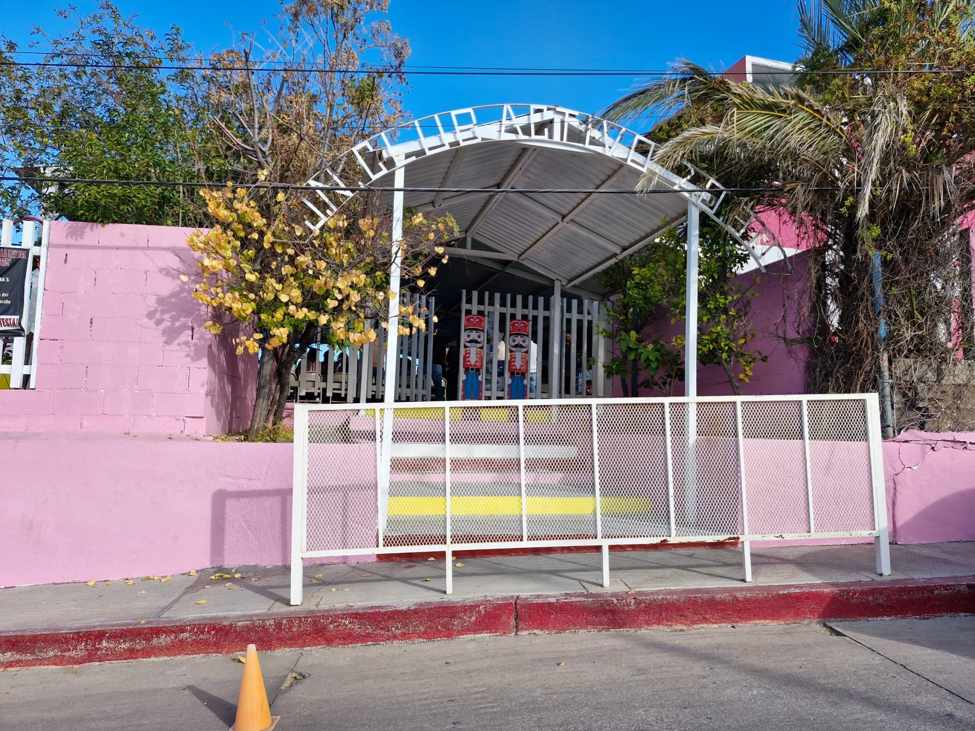 Confirman fechas oficiales de receso escolar; puente de marzo generó confusión