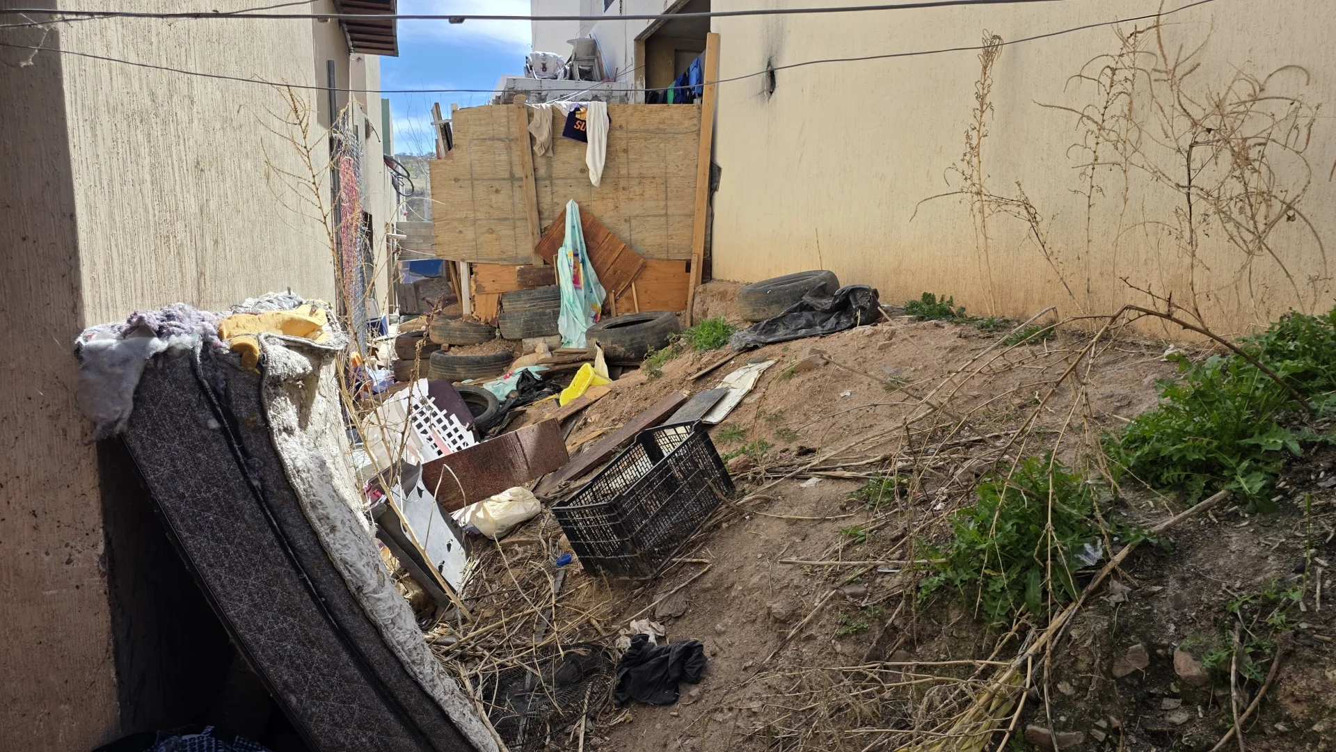 Denuncian foco de infección y riesgo de inundación en Misión de Anza