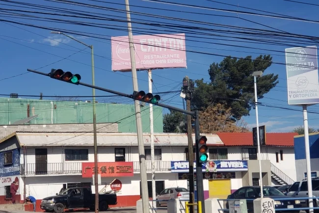 Ayuntamiento restablece semáforo en uno de los cruces más transitados de Nogales