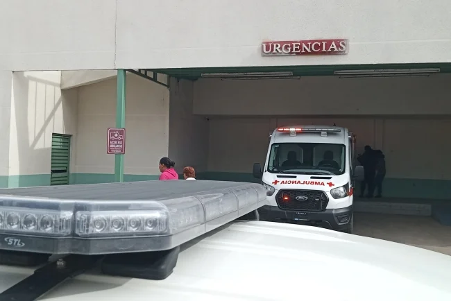 Motociclista se molesta por protocolo de seguridad y ataca a guardia