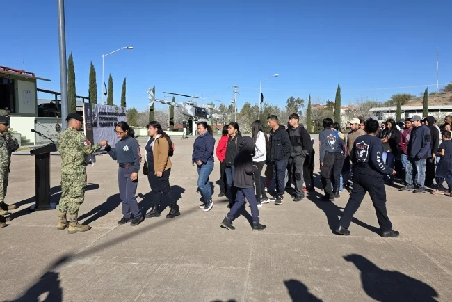 Fuerzas Especiales exhiben entrenamiento y equipo ante la comunidad nogalense