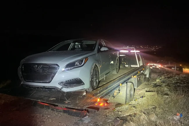 Aseguran auto robado en el extranjero en zona de terracería