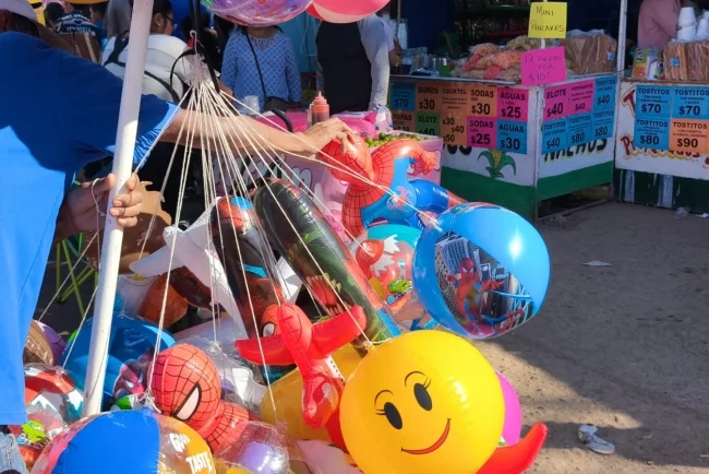 Pequeños negocios generan más empleos que la maquila, pero enfrentan presión